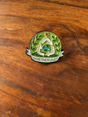 Save The Planet, Recycle   Emaille Pin Anstecker Nachdenklicher Planet Freund Geschenkidee 