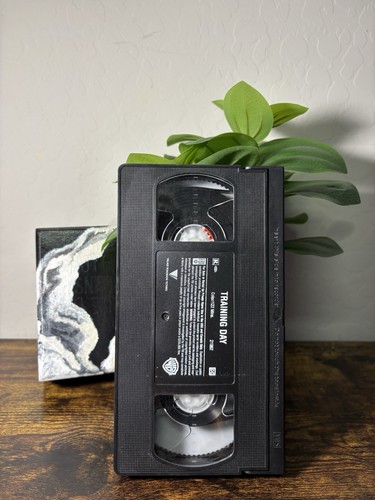 2001 Training Day / VHS / Rare / Vintage / Classic / Denzel Washington / Case🎬 - Picture 3 of 3