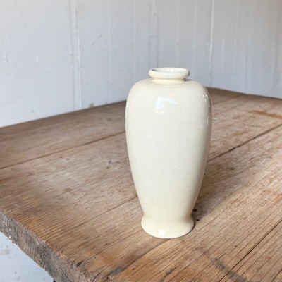 No.26 Penetration, Strong Yellowing, Small Vase, Dead , Porcelain 