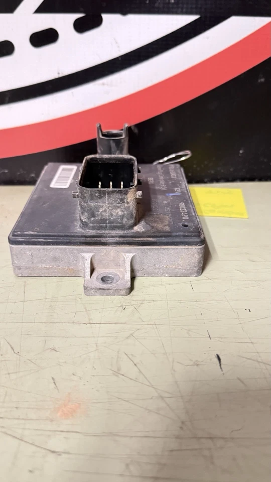 2007-2010 Chevy GMC 6.6L Duramax 98022490 Glow Plug Module 98062002 OEM - Image 3 of 4