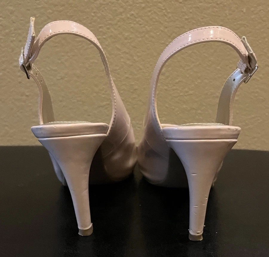 Tacones bandolera Bandolino rosa claro peep toe, charol sintético, talla 6 Foto 4 de 4