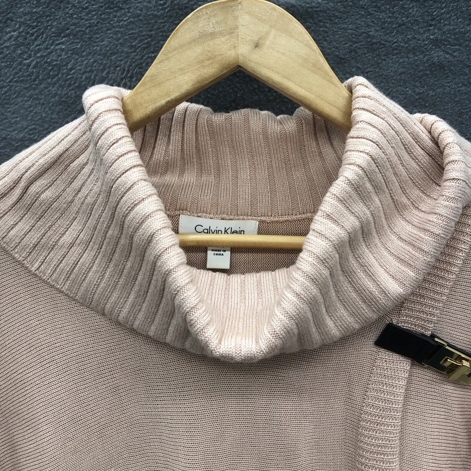 Suéter Calvin Klein pequeno rosa com nervuras gola capuz couro dourado fivela de torção - Imagem 4 de 4