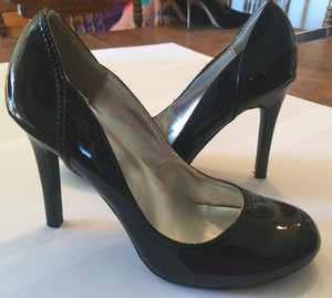 black rounded toe pumps