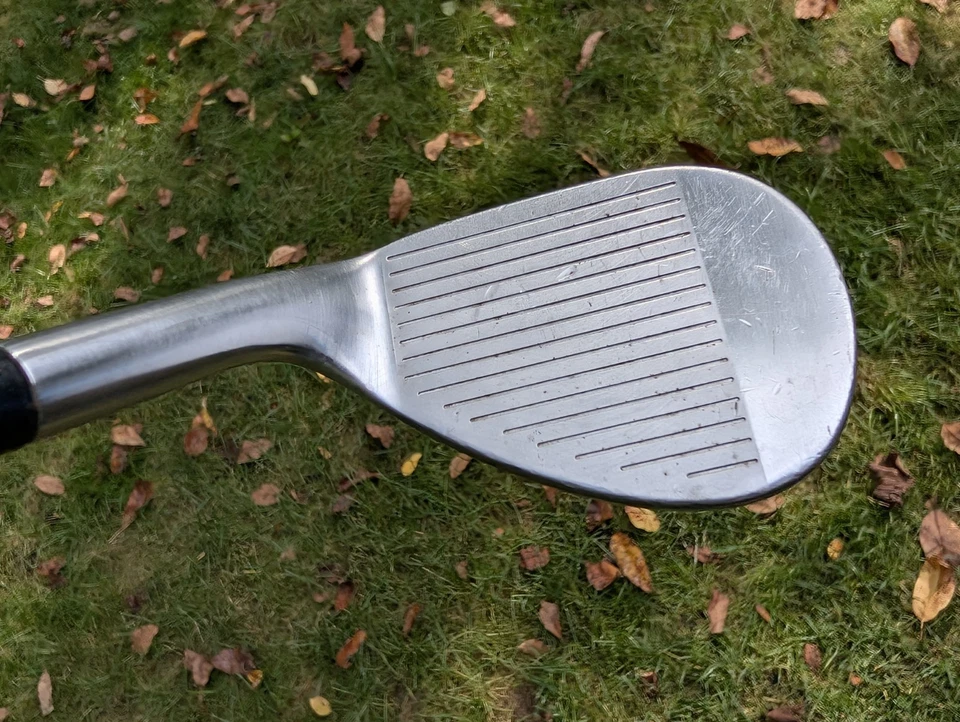 Taco de golfe Macgregor V-Foil Tour forjado fresado 56* Gap wedge aço rígido 35,5" destro - Imagem 3 de 4