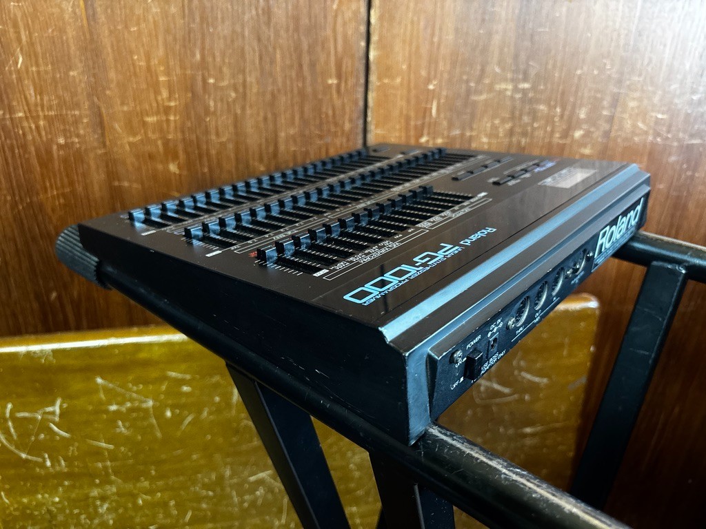 鍵盤楽器 Roland PG-1000 Roland PG-1000 Linear Synthesizer Programmer w/ power supply