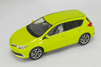 Toyota 1:30 Auris Hybrid Citrus Mica Metallic Color Sample Dealer ver. auris-6w2