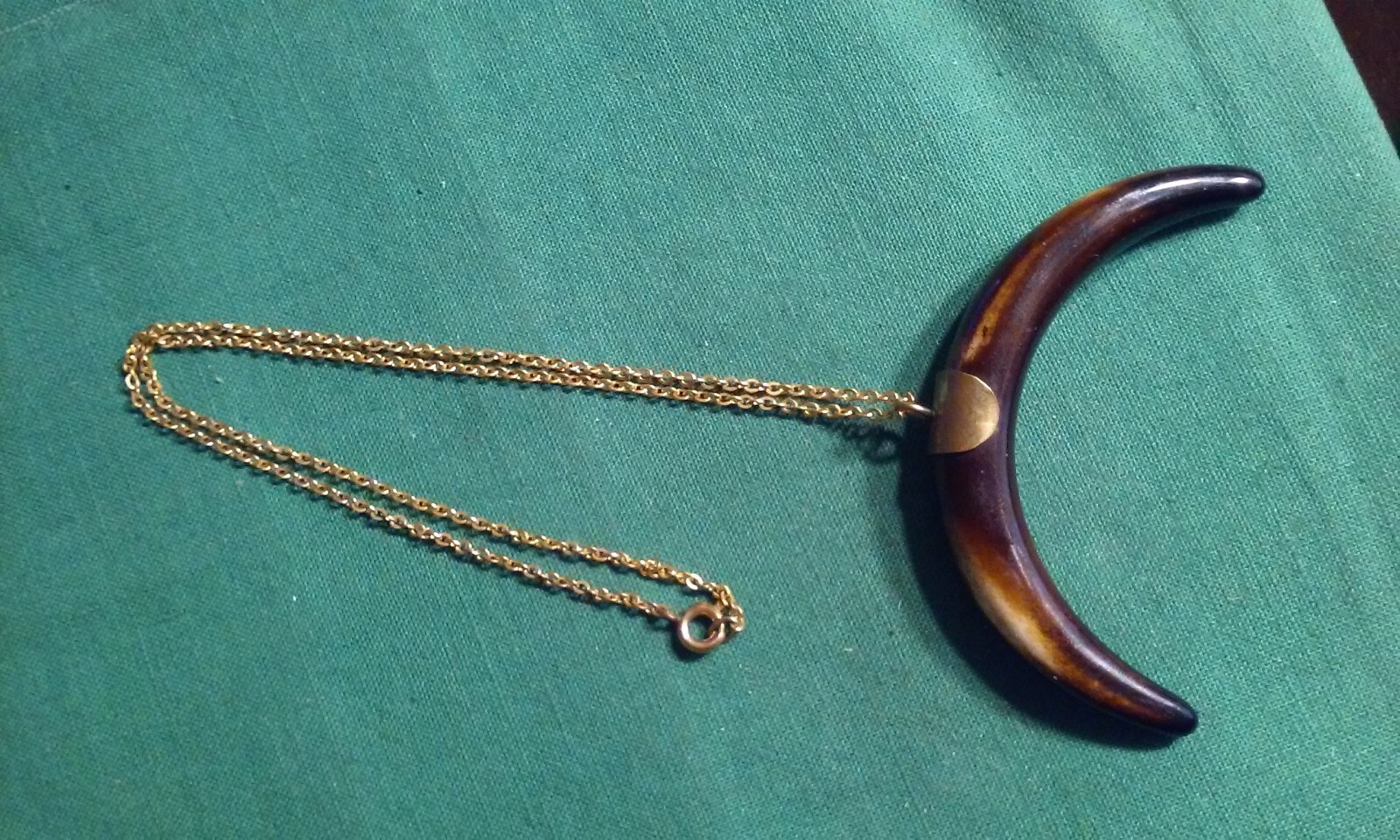 Crescent Horns Pendant & 18