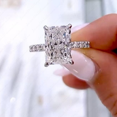2,29 kt Moissanit-Verlobungsring im strahlenden Schliff versteckter Halo 14 K Weißgold plattiert