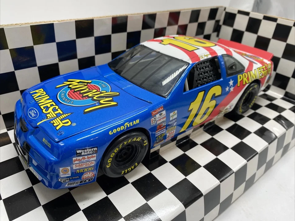 THUNDERBIRD AMERICAN MUSCLE DIECAST CAR FAMILY CHANNEL 1/18 SCALE NEW IN BOX - Image 2 of 4