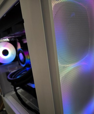 20Gigabytes/s 2TB Power Workstation Ryzen 9 9950X RTX 5070 Black & White ayotec
