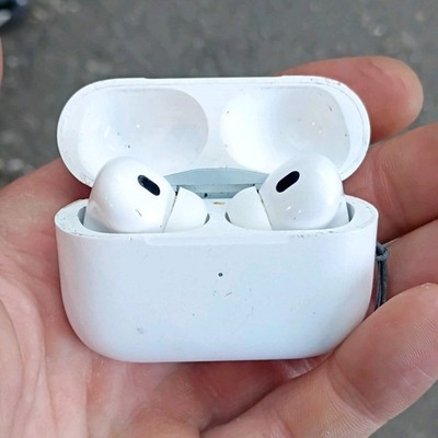 Apple AirPods Pro White Bluetooth Wireless In-Ear Earbuds w/ Case, Mic