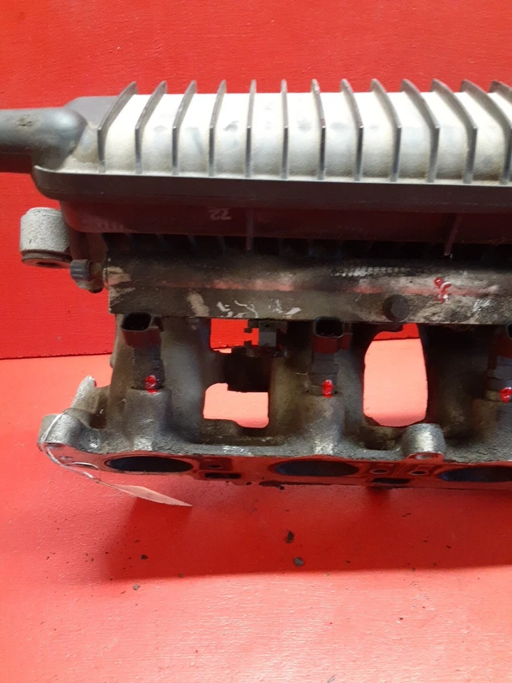 Впускной коллектор 2005 - 2016 Volvo V50 2,5 л с топливной рампой с инжекторами 31338645 - Изображение 2 из 4