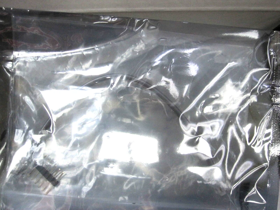 ADAPTADOR MICROCHIP, NÚMERO DE PRODUCTO AC164110, RJ-11 A ICSP Foto 4 de 4