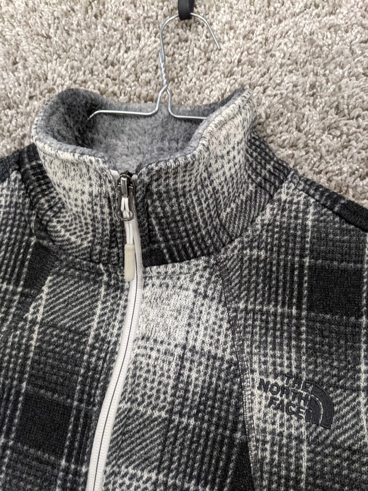 Chaqueta The North Face para mujer pequeña media luna cremallera completa forrada de lana gris a cuadros Foto 3 de 4
