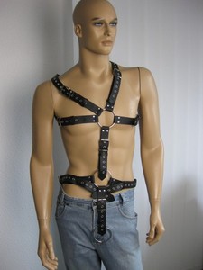 Cintura uomo bondage in pelle PU full body tracolla corpo imbracatura ACQUISTO ERRATO