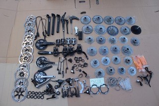 Fahrradteile Konvolut Shimano Kassetten Bremsscheiben Schalthebel Kurbel Pedale