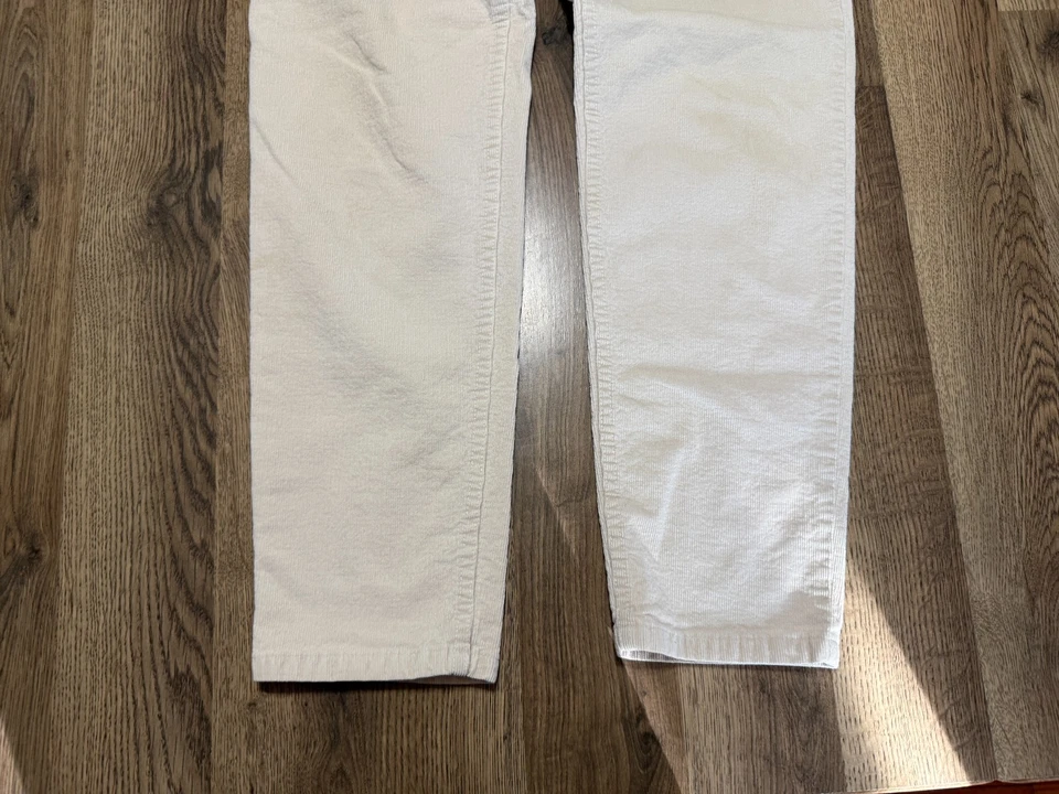 Pantalones Levi's 550, Para Mujer Talla 10M, Blanco, Pana, Calce Relajado, Pierna Cónica Foto 3 de 4