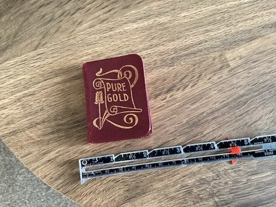 Altes kleines Buch religiöse Tagestexte