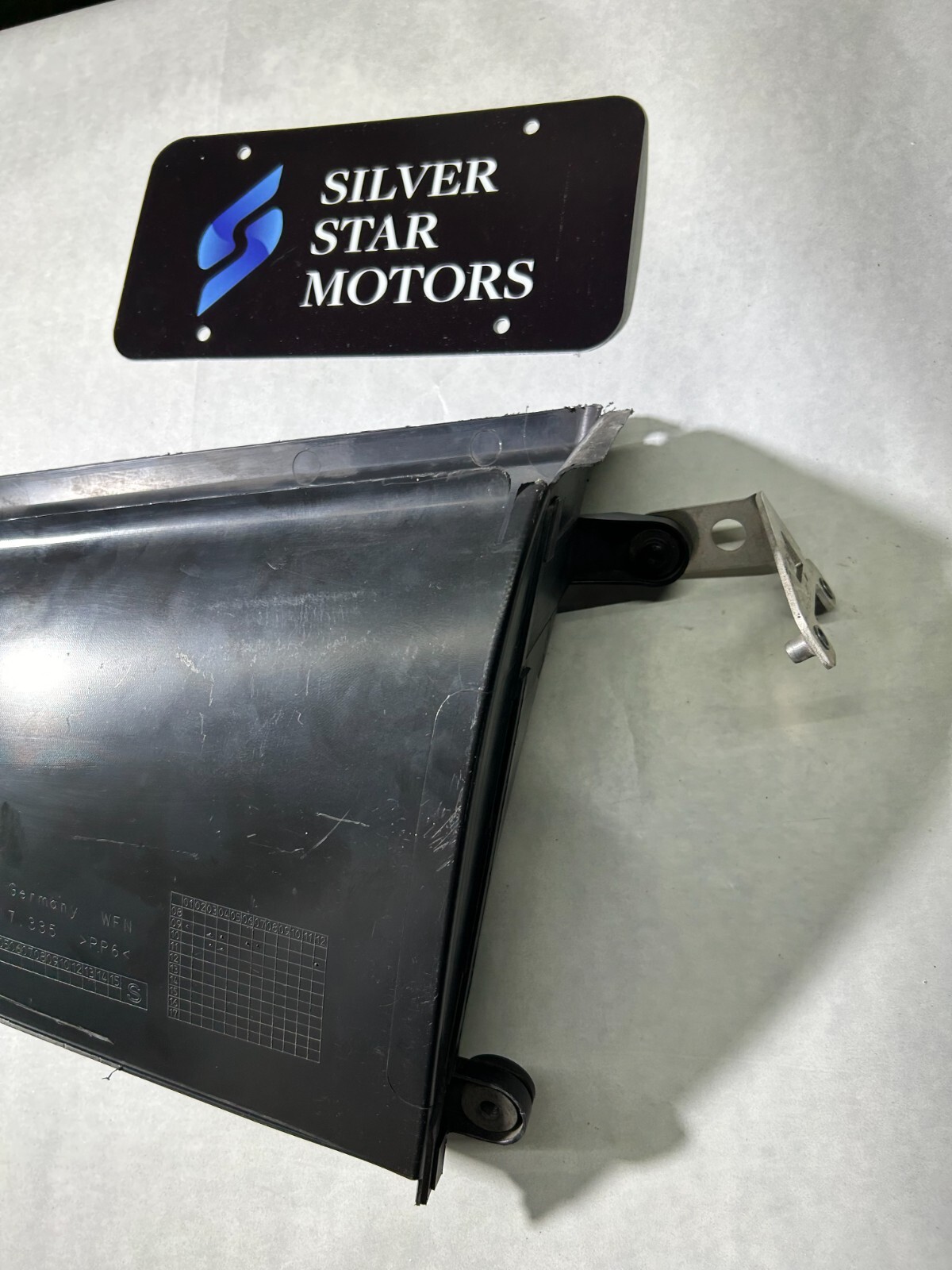 2011-2015 OEM Audi R8 V10 Front Cooler Air Scoop Duct Panel Assembly 427117335 