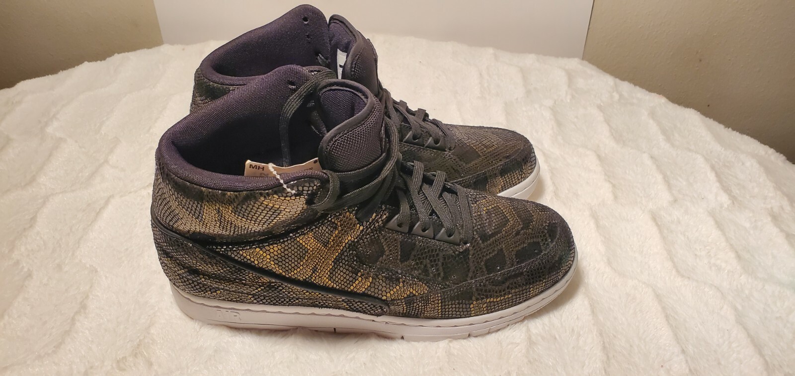 nike air python black gold