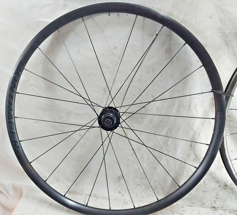 Trek Bontrager Paradigm TLR 700c Road Bike Wheel Set 142/100 15/12mm Thru Axle:) - Image 3 of 4