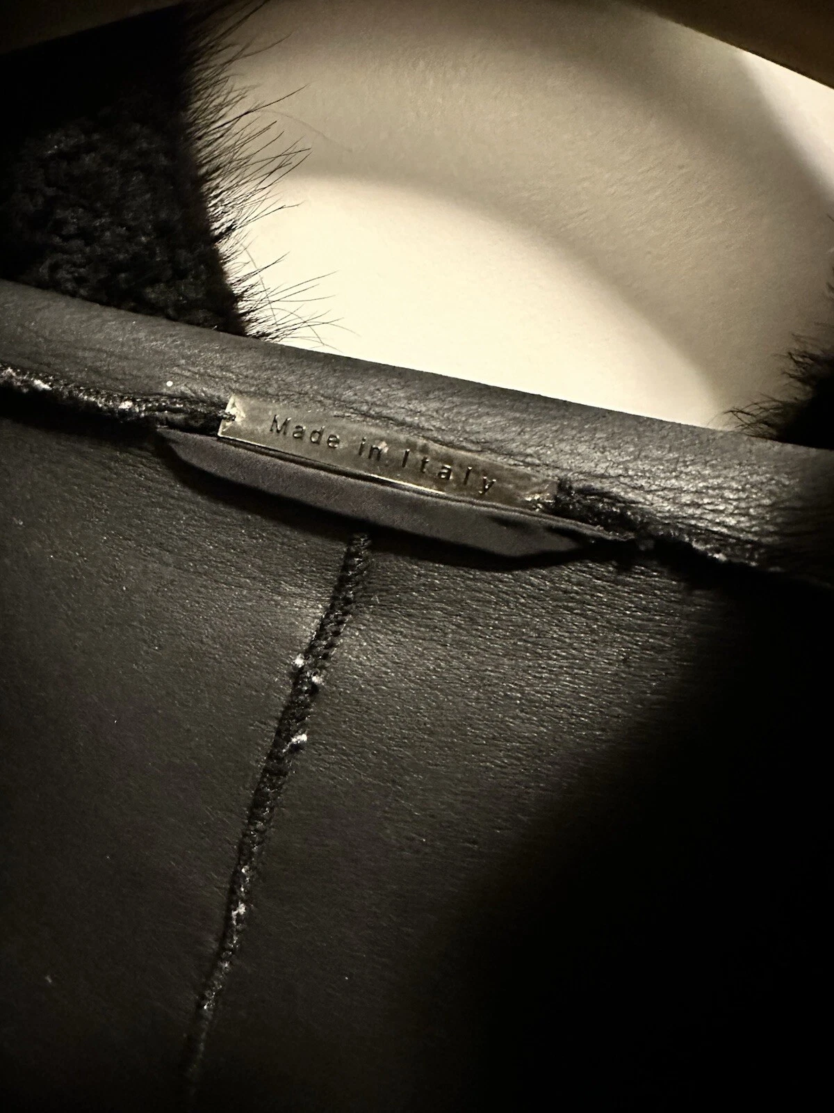 Cappotto donna Prada nero con cappuccio in pelle bordato di pelliccia taglia 38