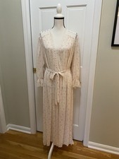 Miss Elaine Feminine Robe With Flowers Lace Trim And Belt vintage 1980 s Size M