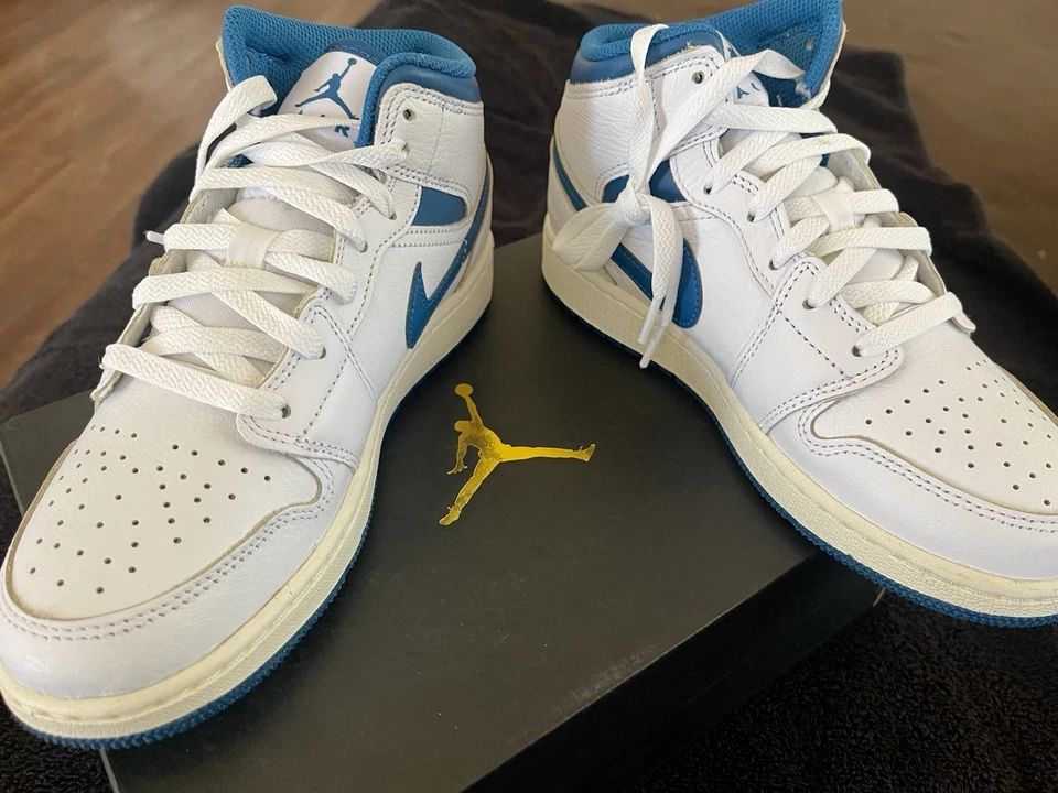 Air Jordan 1 Mid SE GS Blanco Industrial Azul 5y Nuevo En Caja Fresco Foto 2 de 4