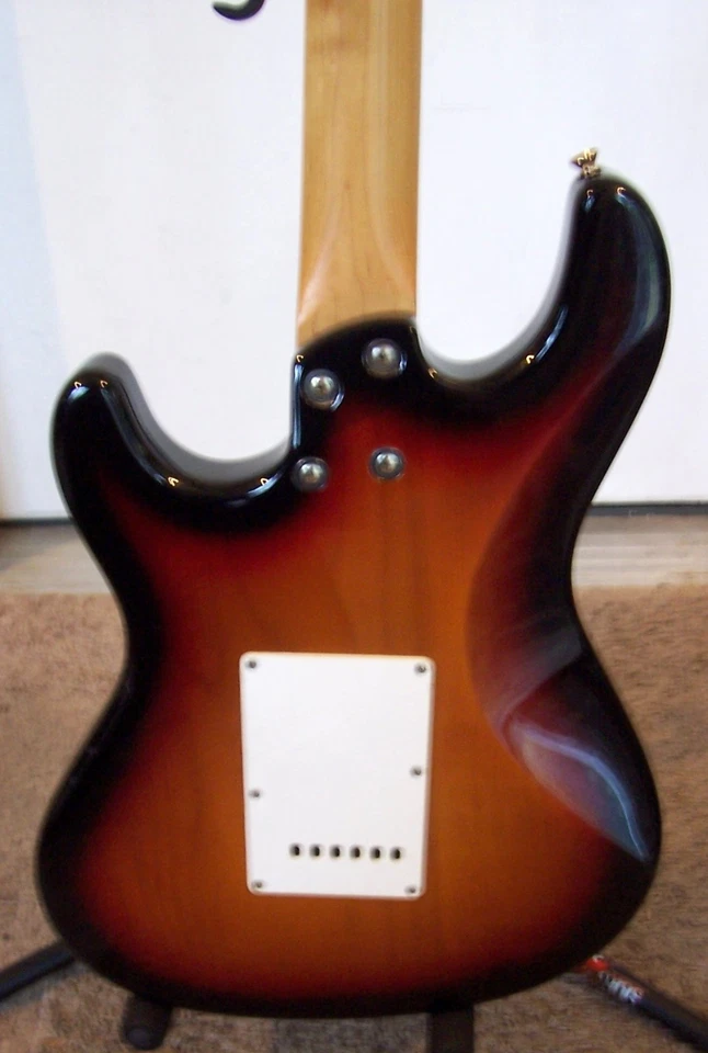 VINTAGE Fernandes Stratocaster Sunburst Excellent Player & Condition w/bag - Image 3 of 4