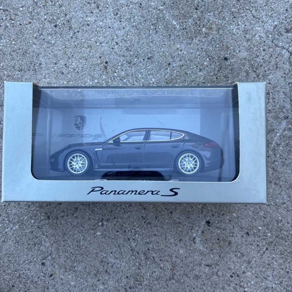 Porsche Panamera S  2013 - Minichamps 1/43 - Image 2 of 4