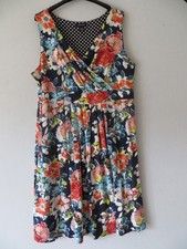 LANDS END FLORAL DRESS SIZE 24/26