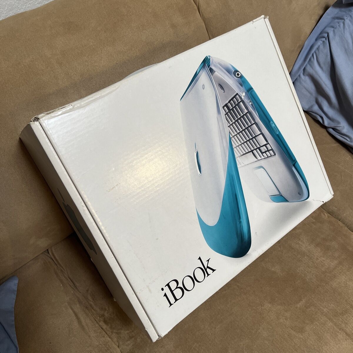 102) Apple iBook G3 Clamshell Blueberry Vintage Box Only 102) Apple iBook G3 Clamshell Blueberry Vintage Box Only