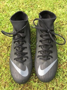 nike studs size 7