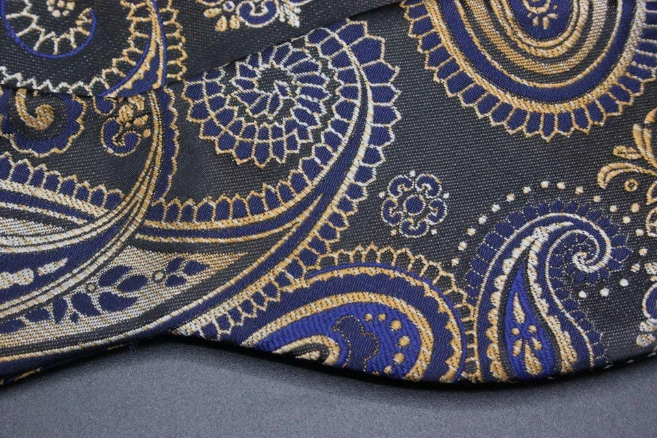 Pajarita. Pajarita ajustable negra con azul marrón cachemir. Foto 2 de 3