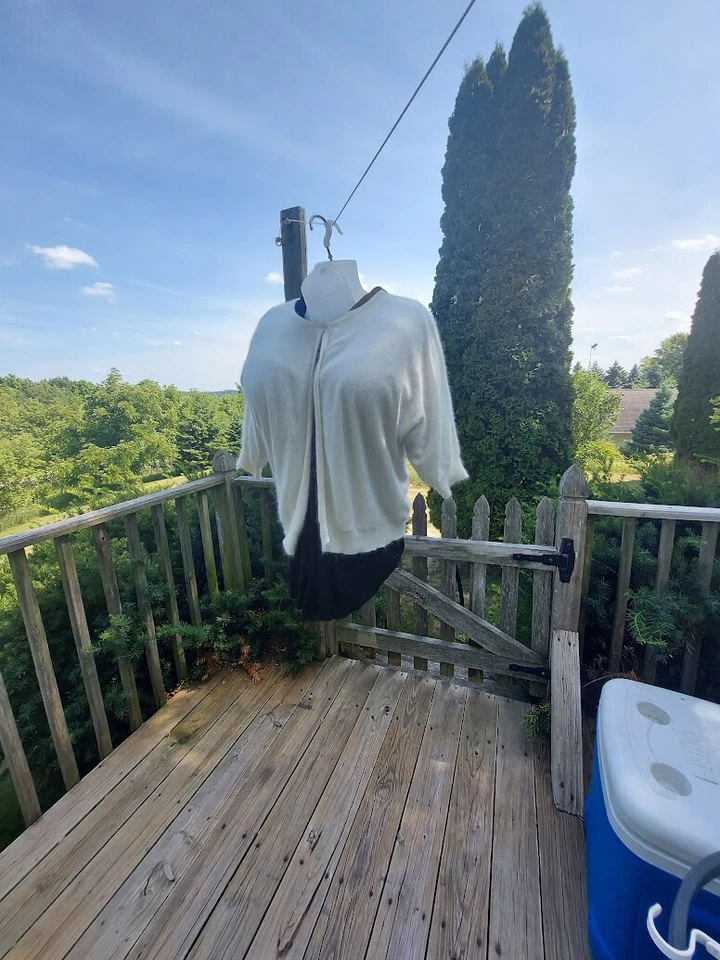 Suéter y sudadera con capucha negra 2 piezas para mujer Torrid 4 Fuzzy Angora mezcla de lana marfil Foto 3 de 4