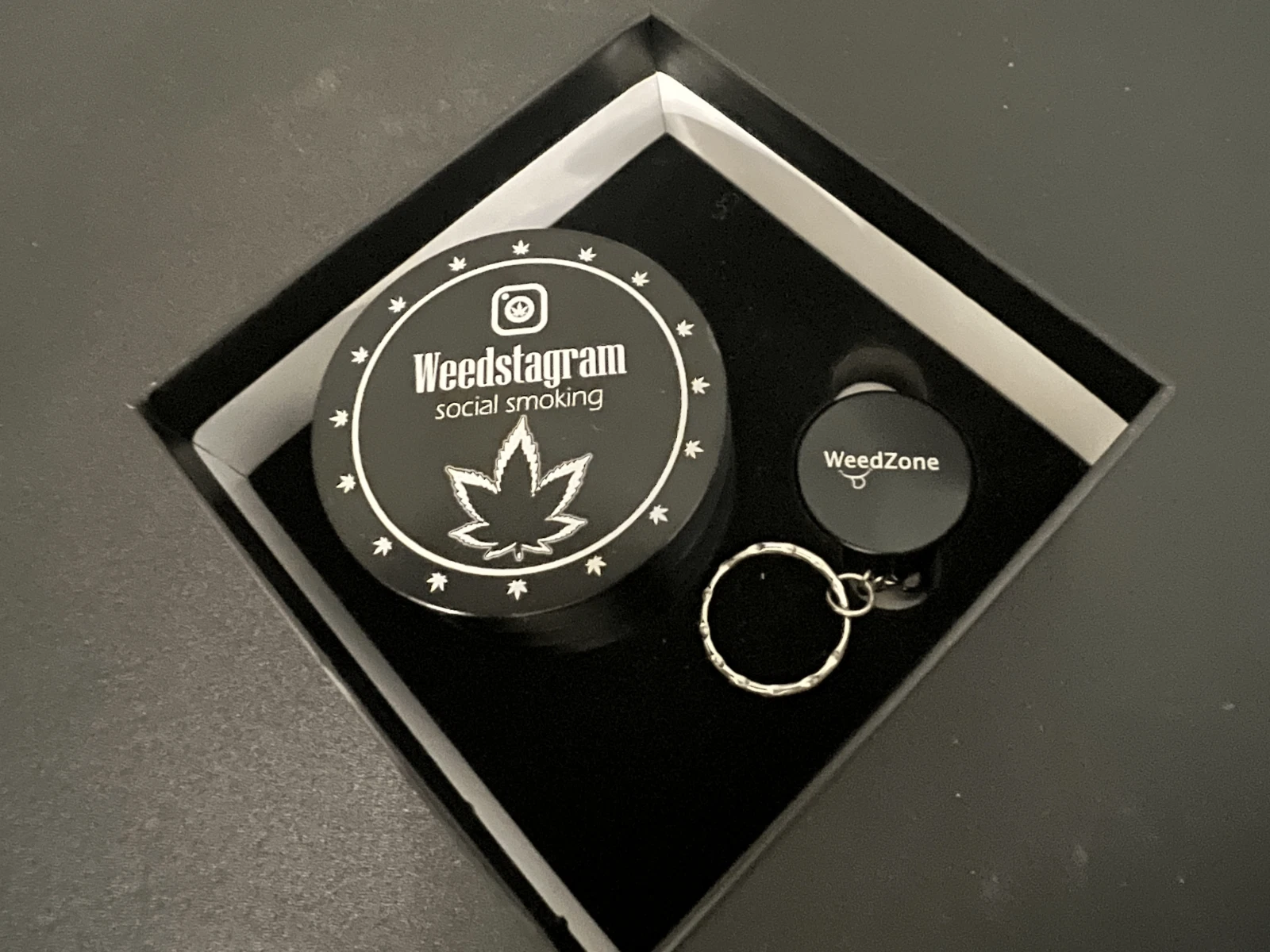 Super Epic Magnetic Durable 4 Piece Premium Aluminum Herb & Spice Grinder Set