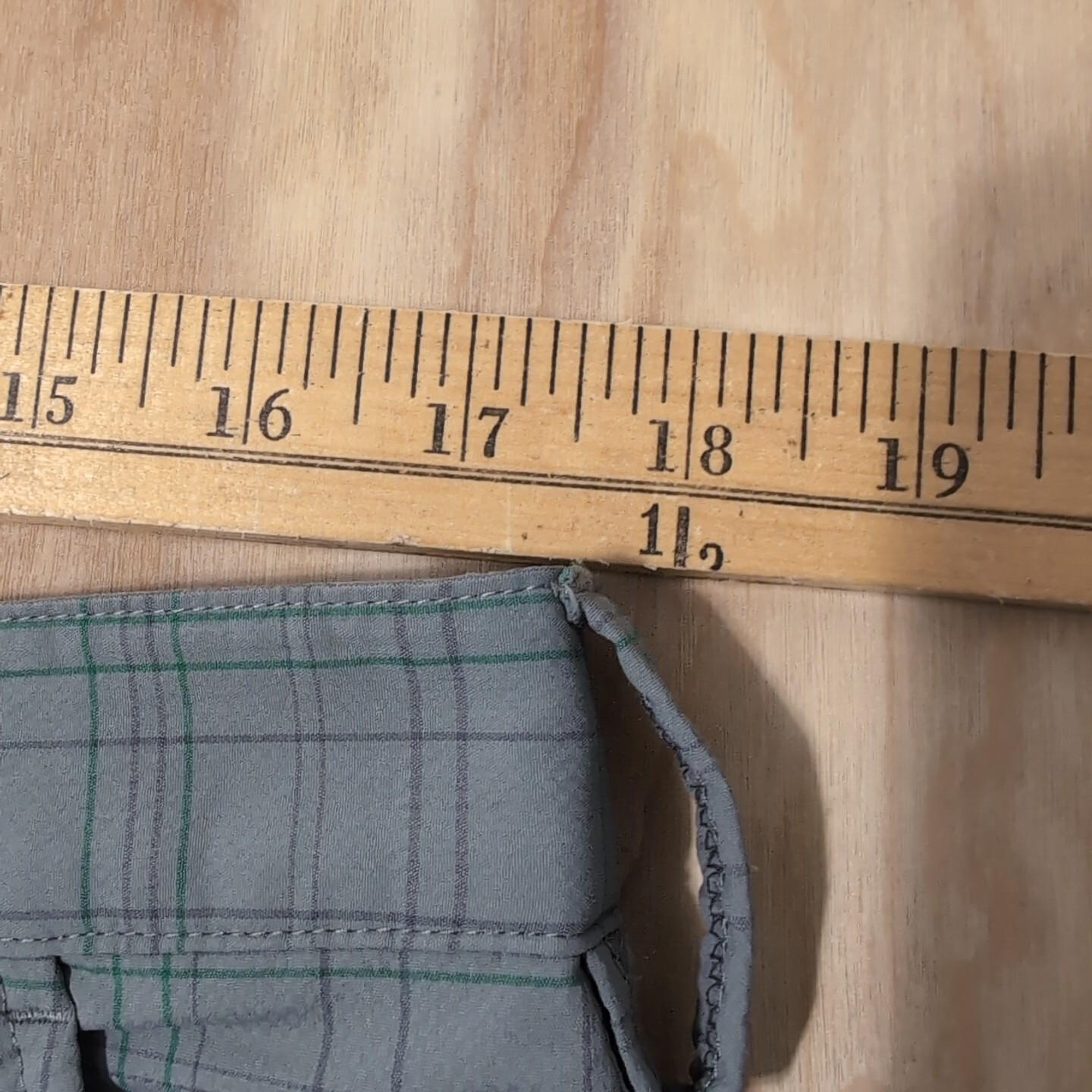 Under Armour UA Performance Shorts Mens 34x12 Gray Plaid Heat Gear Lightweight thumbnail 4