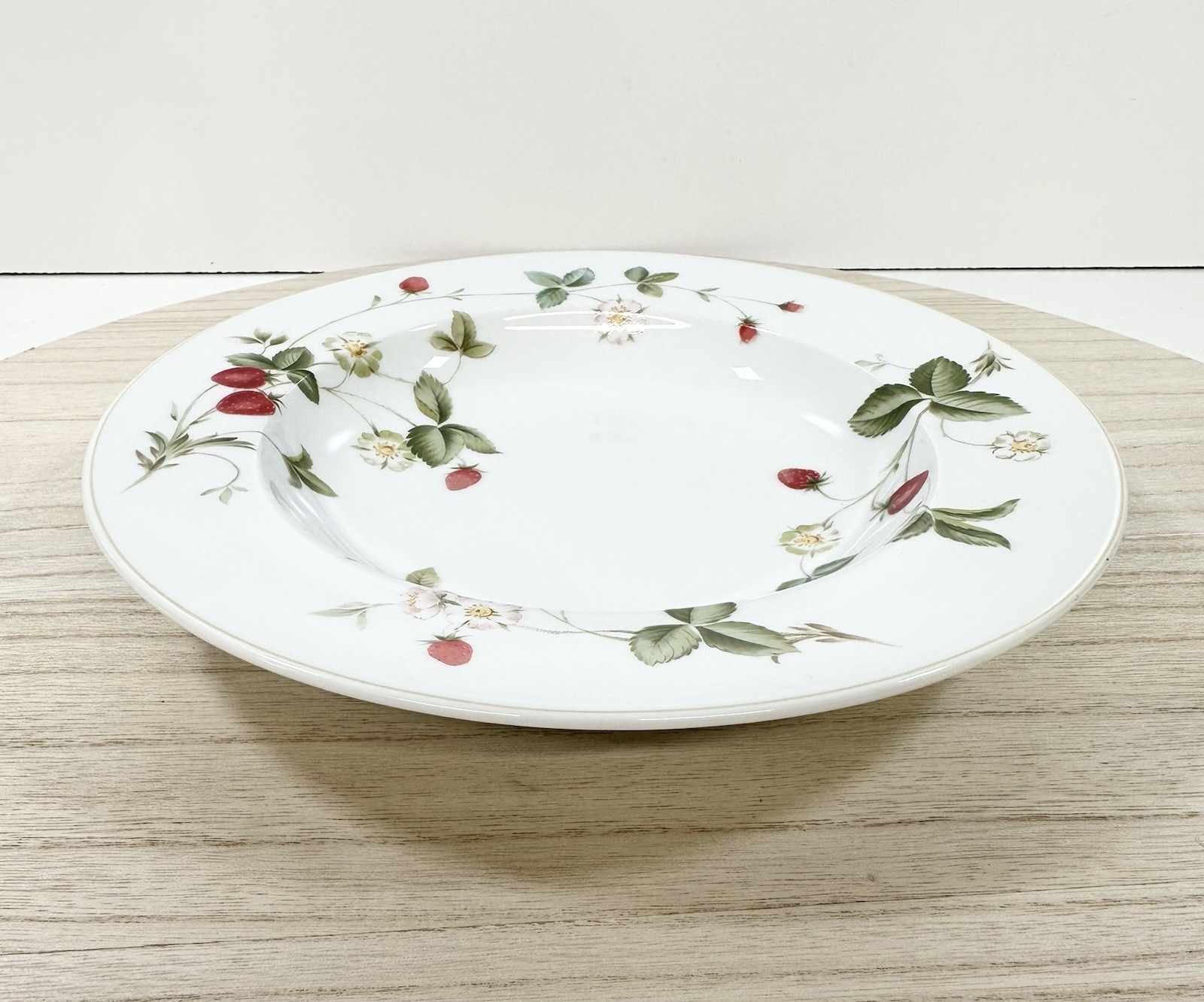 Christopher Stuart Melody Hill Salad Soup Bowl Y0202 Thailand Strawberries E25