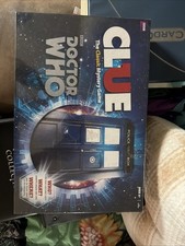 BBC Doctor Who Clue Mystery Game (2015) nuovo con scatola - sigillato