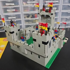 Vintage LEGO Set 6080, King's Castle, 100% Complete With Instructions