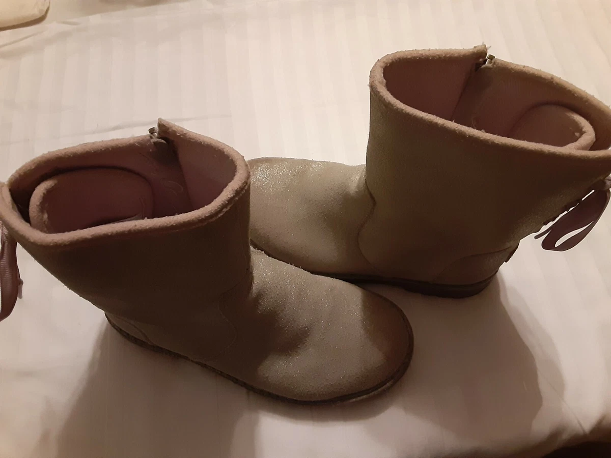 Ugg Boots Kids Size 1 Gray with lavender shoes laces great