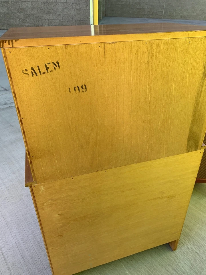 CAJONERA DE PECHO MADERA MACIZA MARCADA SALEM EN LA PARTE POSTERIOR VINTAGE AÑOS 50 60 Foto 4 de 4