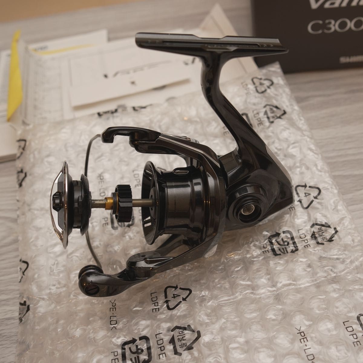 SHIMANO 23 Vanquish C3000MHG Fishing Spinning Reel Unused