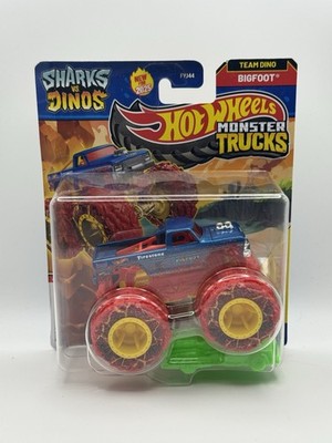 Hot Wheels Monster Trucks Sharks vs Dinos w/ Crushed Car (READ)-