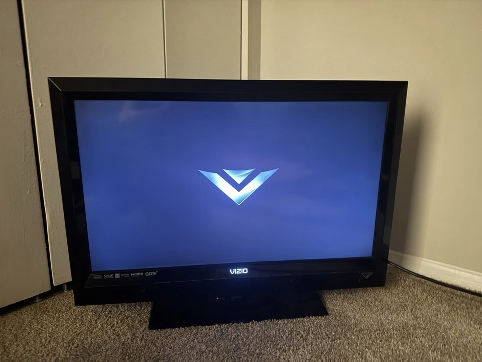 Vizio E320VL Black Wired 32" Full Array LCD TV 1080P NEEDS POWER CORD - Image 2 of 2