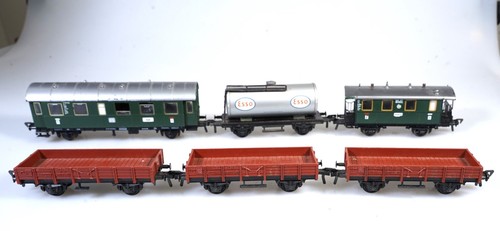 (9469) -6 Fleischmann Wagen: 3x Niederbord- 1 Kesselwagen 2 Personenwagen | Condition: Gebraucht