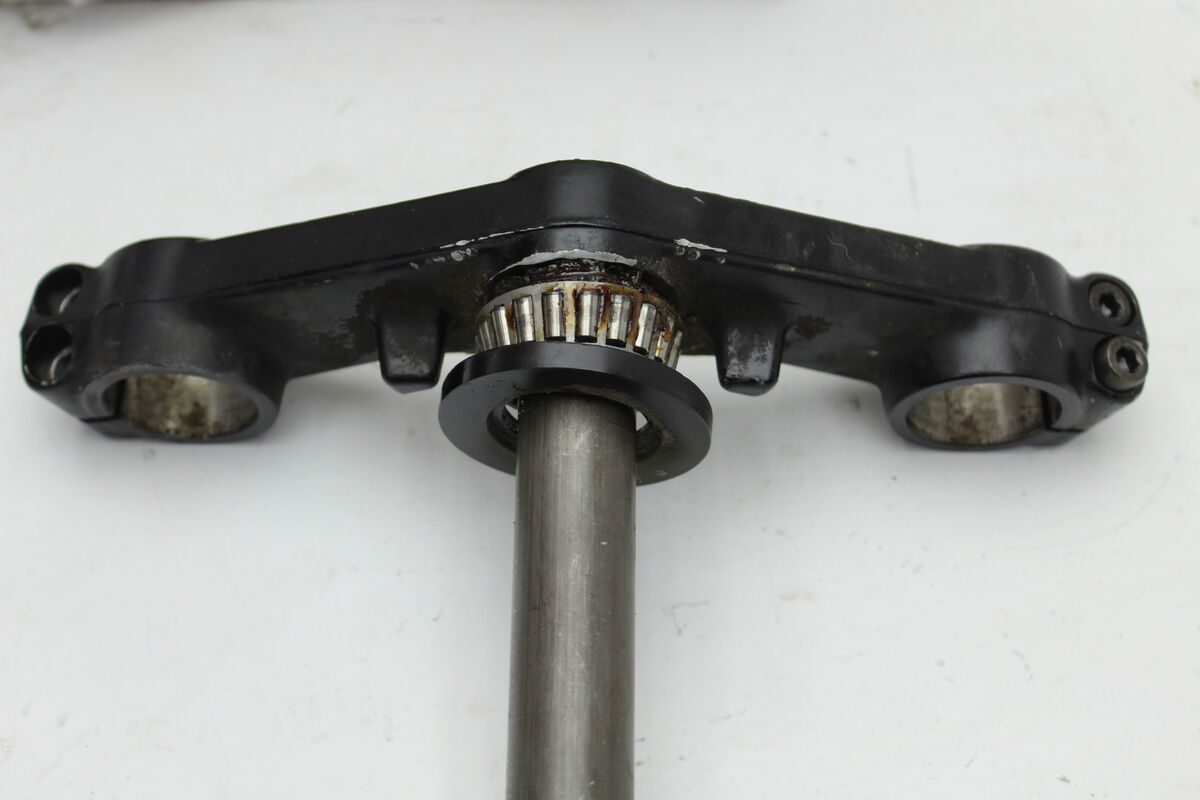 1985 KAWASAKI ZX750 GPZ (#422) TRIPLE TREE STEERING STEM