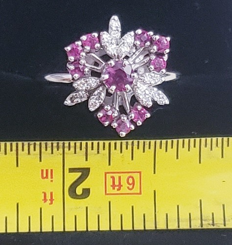 Anello cocktail vintage in oro bianco 14 kt con rubini e diamanti - Foto 11 di 11