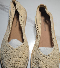Time and Tru Women  s Beige Crochet Slip-On Ballet Flats Round Toe Memory Foam 9