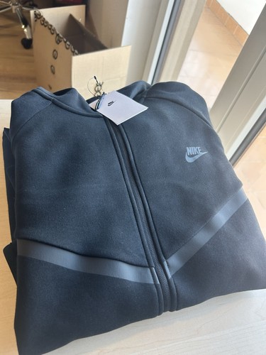Nike Tech Fleece Preto – Tamanho L | Novo | Preço Imbatível